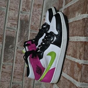 MEN'S Jordan 1 SE MID cyber active fuchsia size 10.5
